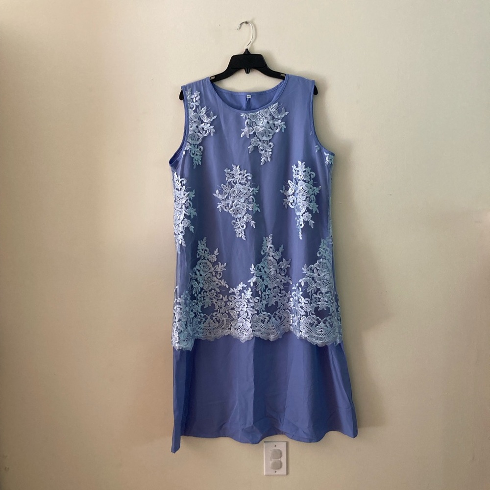 Elegant Blue Sleeveless Dress with Lace Detailing